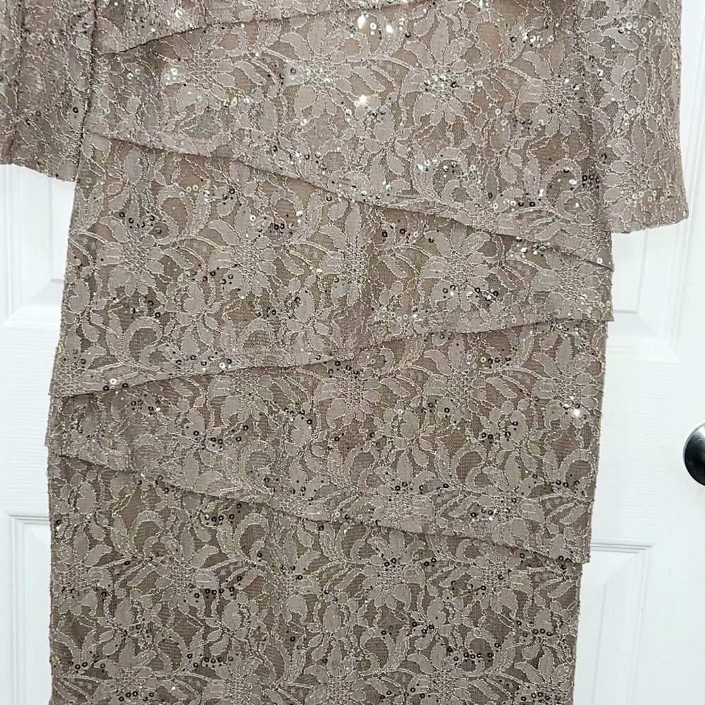 Ronni Nicole taupe tiered lace sequin 3/4 length sleeves bodycon formal Dress - Picture 4 of 4